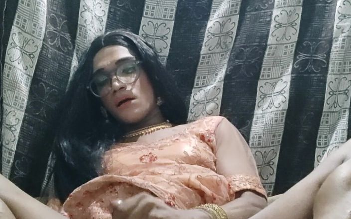 Keerthanakeerthi95: 인도 전통 레한가에서 사정하고 정액을 먹는 인도 쉬멜