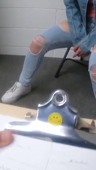 Roztáhlé ty půlky !! Zlomyslní zloději mají trest do obličeje s análním creampie