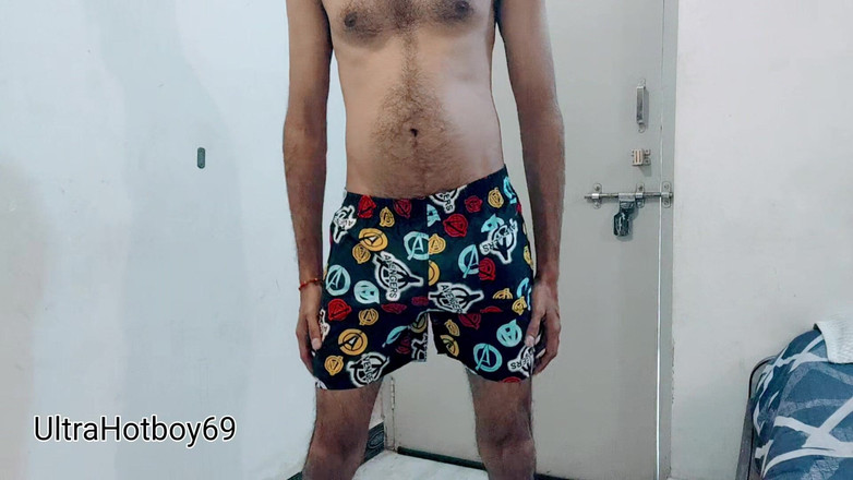 UltraHotBoy69: Sexy kraťasy s mým zadkem show