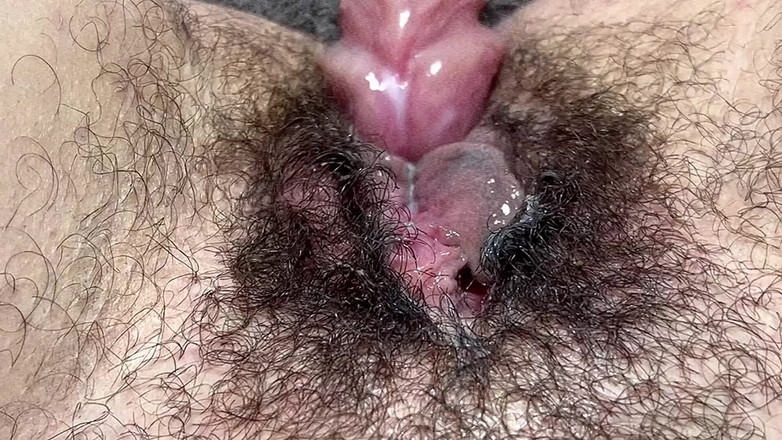 Roy1987: 女の子はルームメイトがシャワーを浴びている間にこすりつけ、ジェットオーガズム/潮吹きに身を任せます