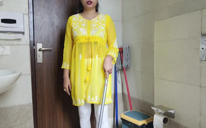 Saarabhabhi6: The Landlord Slapped a Lot with the Native Worker