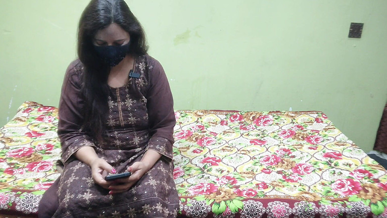 Pakistani CoupleX: India bhabhi ko Pati Ke Dost Ny Ghar Ja Ke...