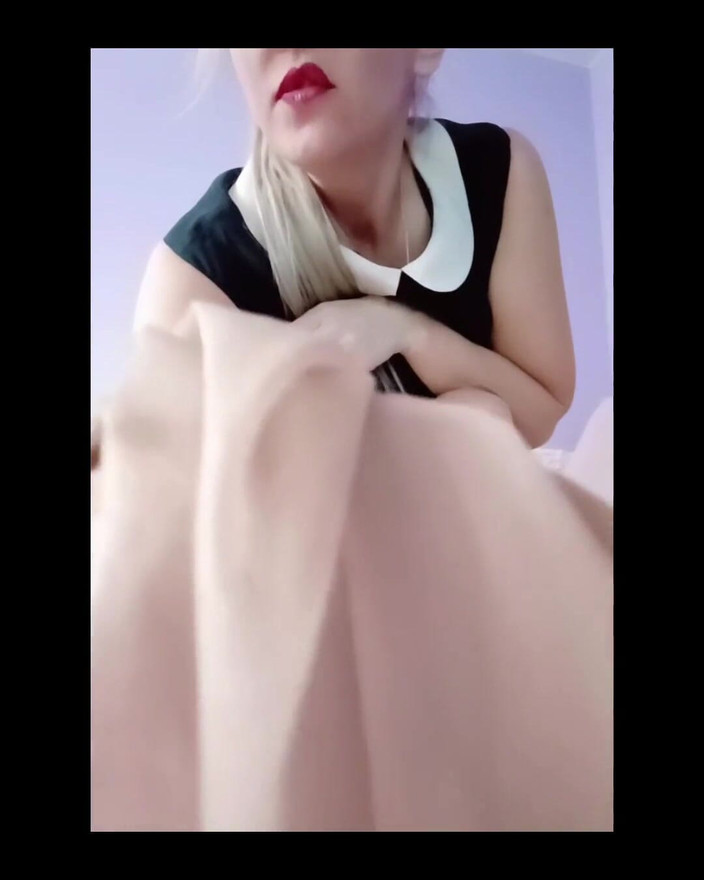 FrauleinP: Renifle mon bas puant, pervers coquin