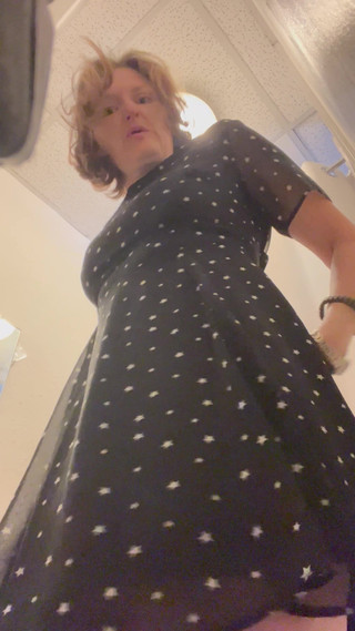 MistressWriggler: Stark Bollock'u halka açık bir yerde çırılçıplak soyunuyor ve yeni kıyafetler...