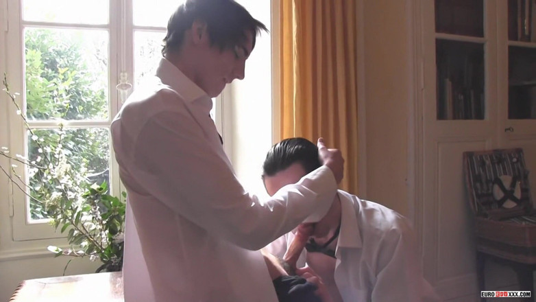 Euro boy xxx: 上品な男たちが裸でセックス