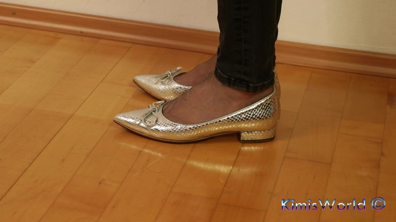 KimisWorld: Asmr - sentadas en nylon - pisos brillantes golpeando el piso de...