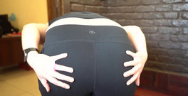 Stacey Reid: Arătându-mi curul masiv în pantaloni de yoga, doar pentru fanii mei!