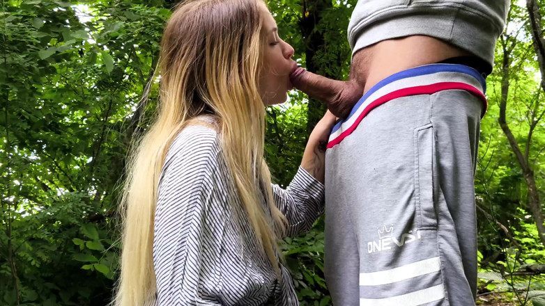 xKeryB: Une jolie fille très dévergondée fait du dirty talk, se...
