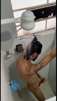 Asafe memukul handjob panas itu di bilik mandi