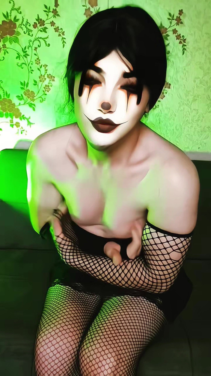 Kitty_Cross: 派对迷你礼服娘娘腔白人身体大屁股大屁股屁股变装者 femboy 女士男孩 男同性恋 mtf lgbtq