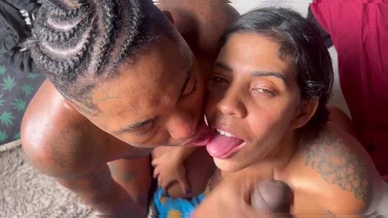 Maicon Vinicius: Fodendo Com Amigo Do Marido E Corno Recebe a Leitura...