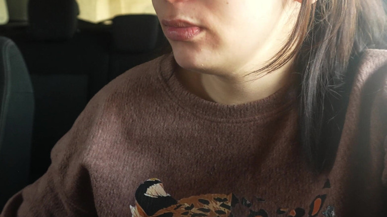 AmayaMori: Reaksi cewek bugar bersin di dalam mobil alergi bunga plastikku