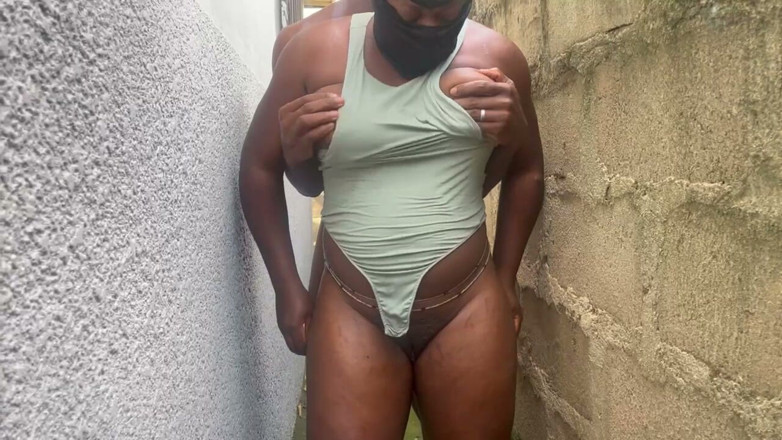 Prettypussy102: I Fuck My New Neighbor Inside Our Compound