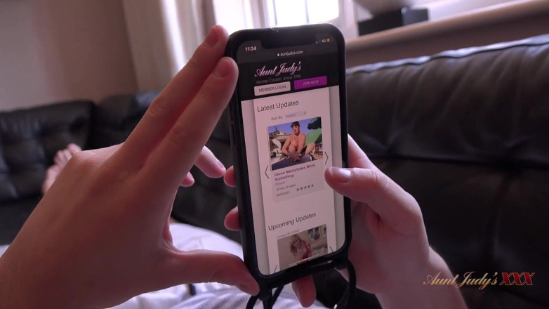 Aunt Judy's XXX: AuntJudysXXX - грудастая милфа-толстушка Charlie Rae трахает своего ленивого пасынка