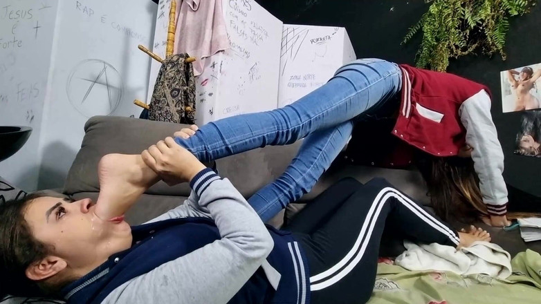 FetishKing: Глубокий экстремальный ступни - студенты ступни глотают бой