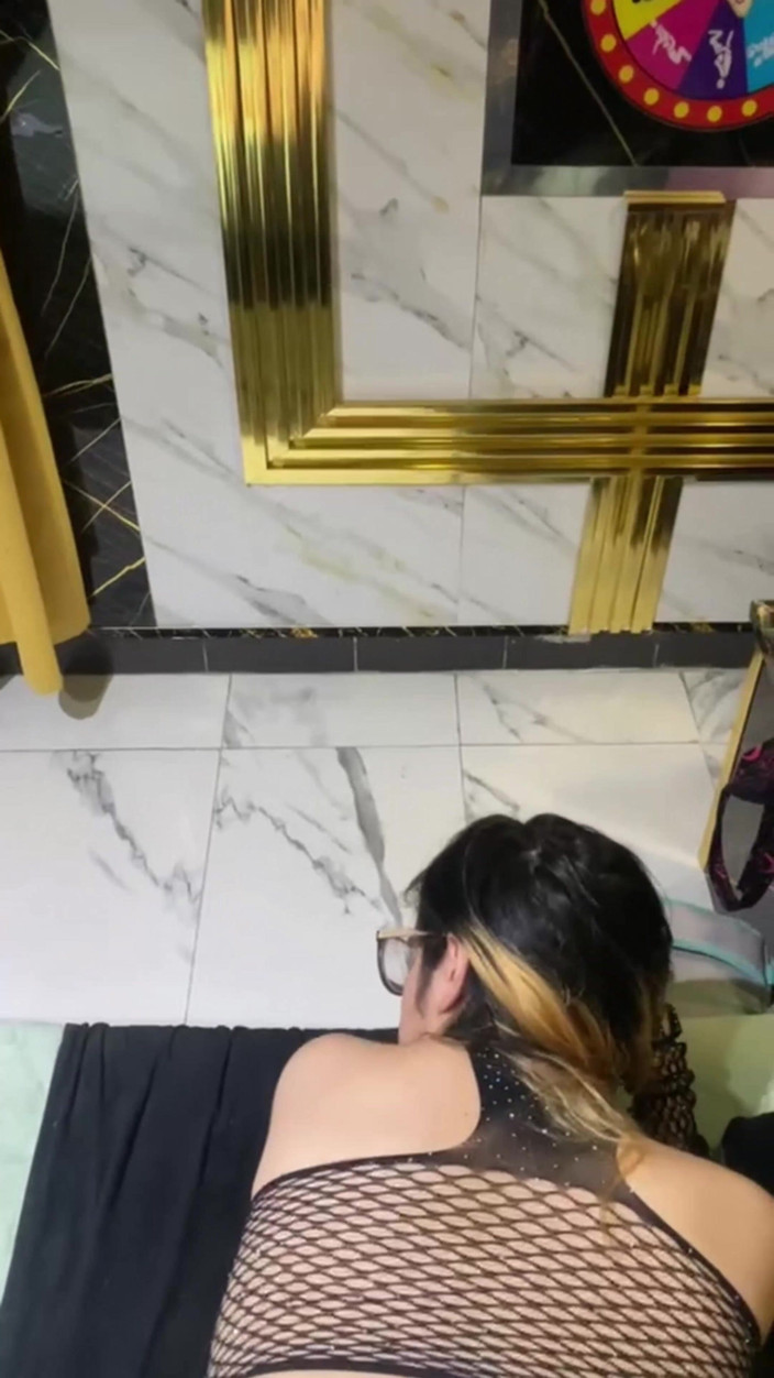 Crystal Phoenix: Rakan saya memberi saya rasa zakarnya yang lazat