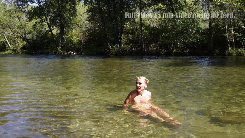 Sav Moolah: 性感的金发女郎在户外被舔阴并被精液覆盖