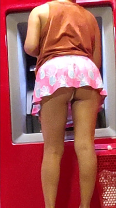 En la calle: Mostra della minigonna Bonaca Thong