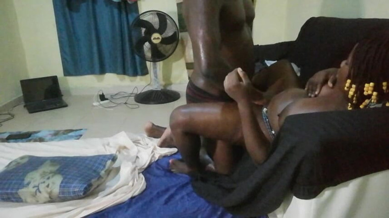 Pornsexlive: वेश्या में घुस गया और उस पर हावी हो गया