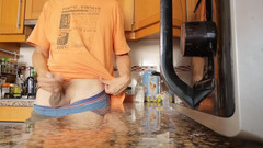 Rafael Torreano: Titta på mig sperma på köksbänken