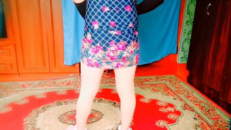 Kitty_Cross: パンティ覗き、見てる?