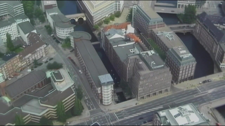 MMV BEST MOVIES AND CLIPS: Горячая блондинка тщательно занимается обслуживанием клиентов