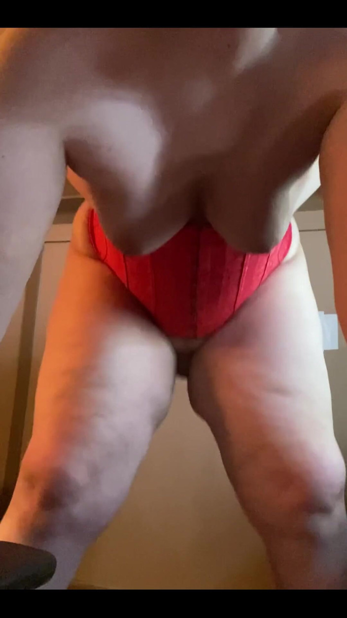 CosmicJones88: I got a corset thingy 