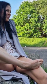 Rozprzestrzenianie mojej cipki w parku i sikanie