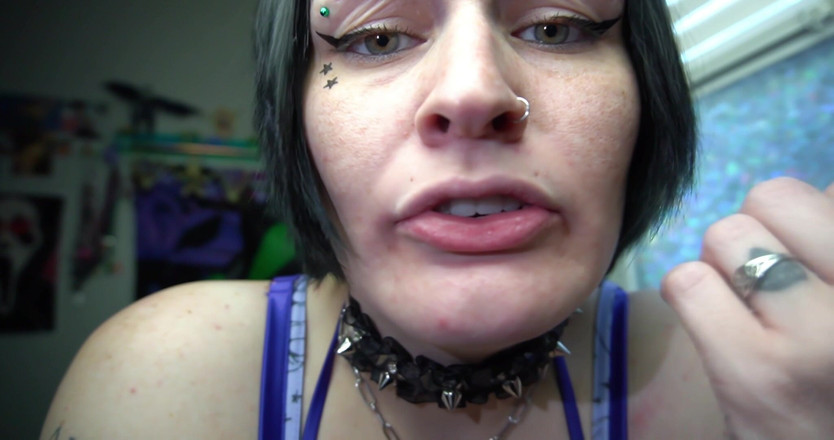 GothBunny6669: Dicke goth schlampe mit dicken titten lässt sie ihre Prothesen...