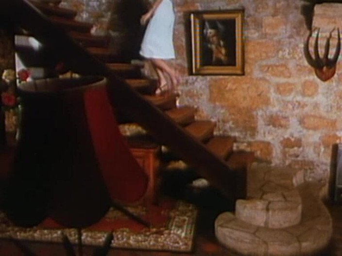 Java Consulting: Brigitte Lahaie,Annouchka和marion webb在场景8中的热辣阴道抚摸:“secrétaire Sans Culotte”(1979)