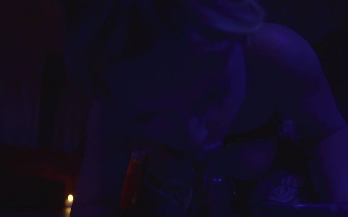Petite Asian hefburg: Miauw dla mnie Kitty