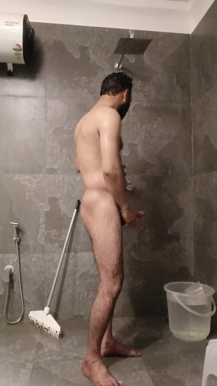 Rajasthani-old-lover: Pria India lagi asik mandi di kamar hotel