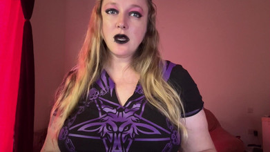 Kisicaxx: Goth Girl 'Satanic Deal