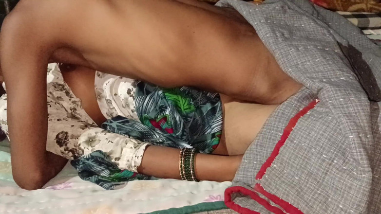 Indian sex2: Bonita indiana gostosa faz sexo com ela em estilo indiano...