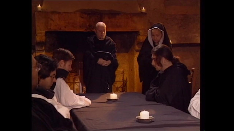 Deutschland porn: O mamă sexy uimitoare a supt două pule mari și tare și...