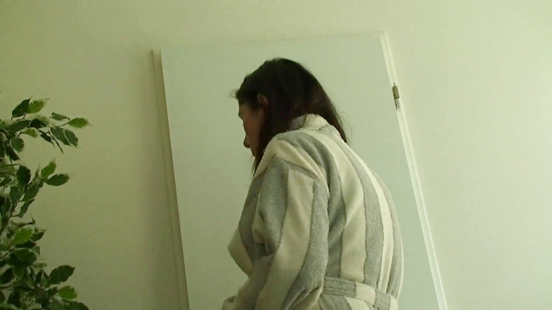 All Those Girlfriends: Videoclip de aproape cu Barbarela masturbându-se la duș