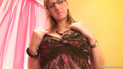 Only Big Melons: Des épingles sur les tétons pendant longtemps