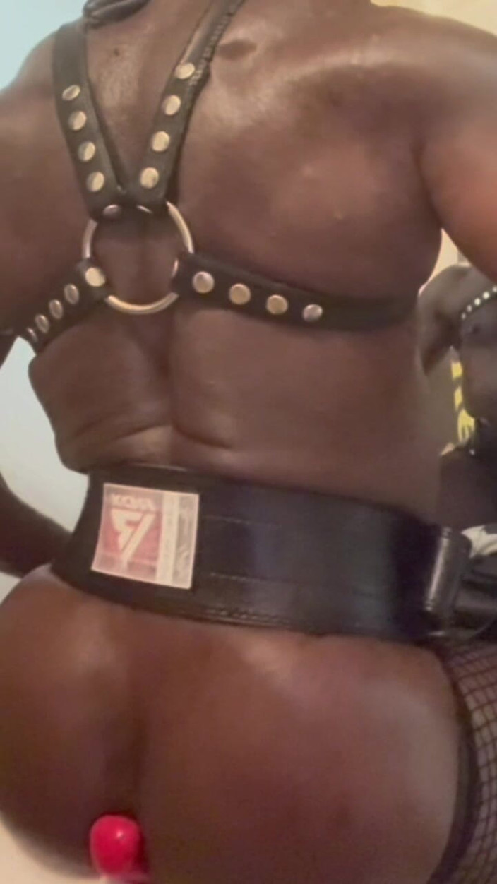 Black mature kinky muscle: Czat wideo kabaretka czarny tyłek mięśni sex toying
