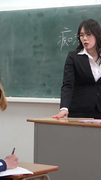 Наказывать учительницу, садиться лицом на мальчика, который отказывается ходить на занятия, раздавливать её лицо, сжимать лицо бёдрами, чтобы она понюхала её и анус