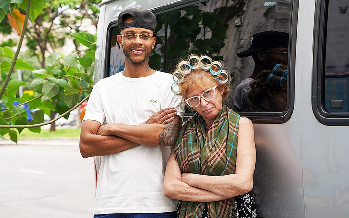 MaturePickup: 赤毛のおばあちゃんはアナルに乗る準備ができています