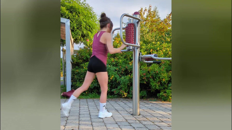 TV_Helena: Allenamento all'aperto con vibratore per il culo e il cazzo!...