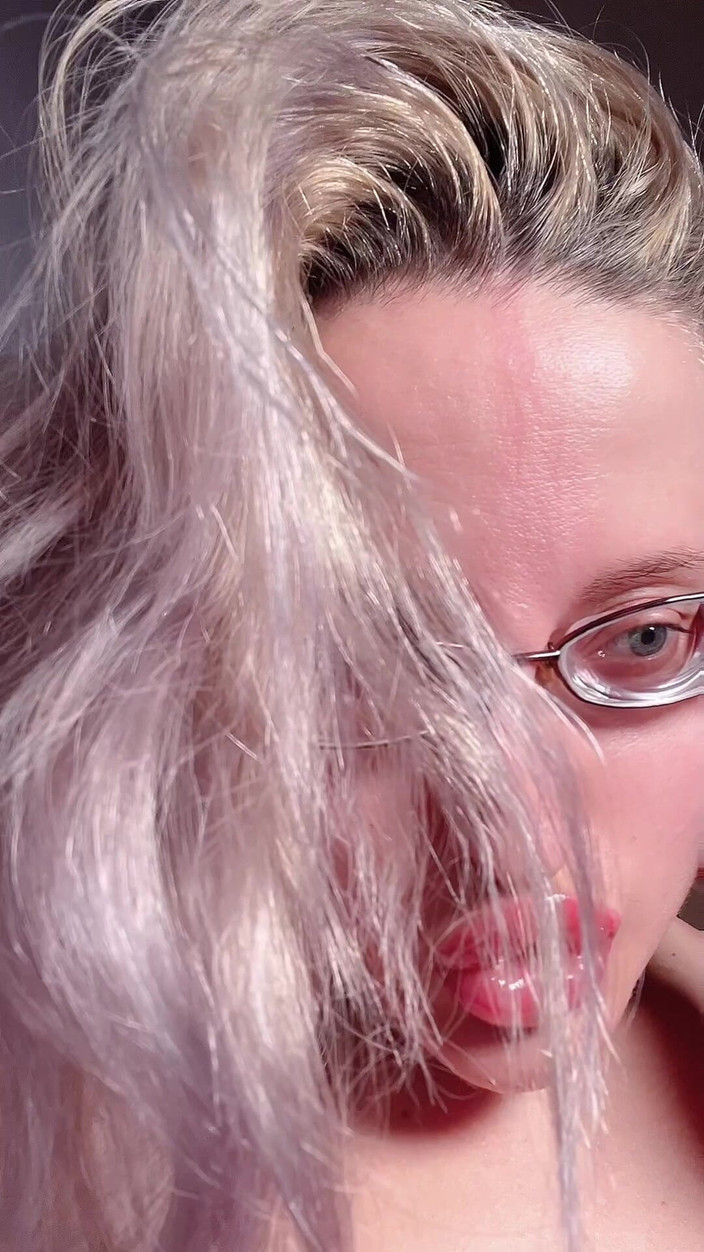 FinDom Goaldigger: Ztratila jsem brýle