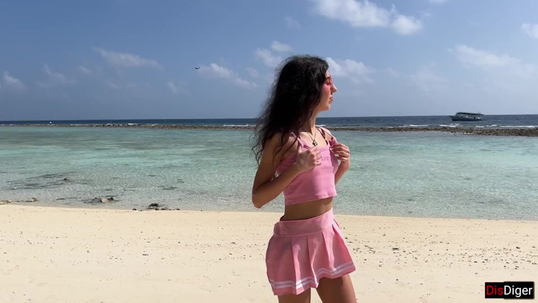 Dis Diger: Katty Pees Dengan Kuat Di Pantai Dan Saya BerikanNya Mandi...