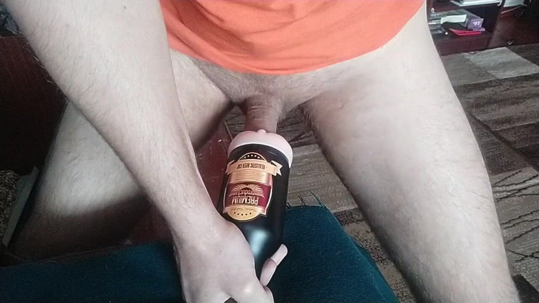 Hot guy solo: Gay si scopa il suo nuovo giocattolo e viene dentro