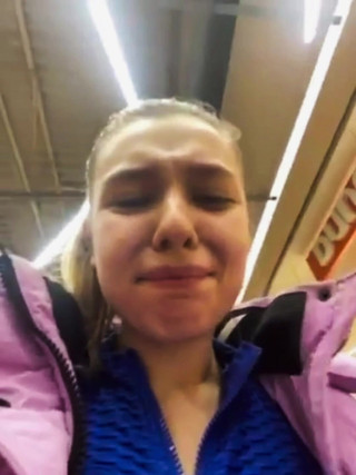 JuiceLussie: Yakın çekimde amcığını sikiyor