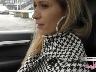 Blowjob during carwash