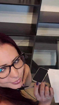 Sexy italská učitelská třída končí uctíváním nohou a footjobem se sexy plným spermatu