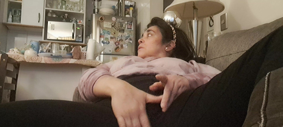 Mommy big hairy pussy: Milf se masturba casual