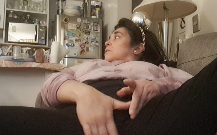 Mommy big hairy pussy: MAMĂ SEXY SE MASTURBEAZĂ OCAZIONAL