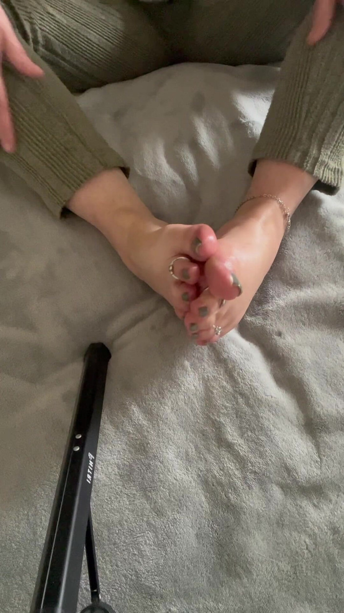 Maitresse Clara: 美しい足元で8分間の純粋な幸せ